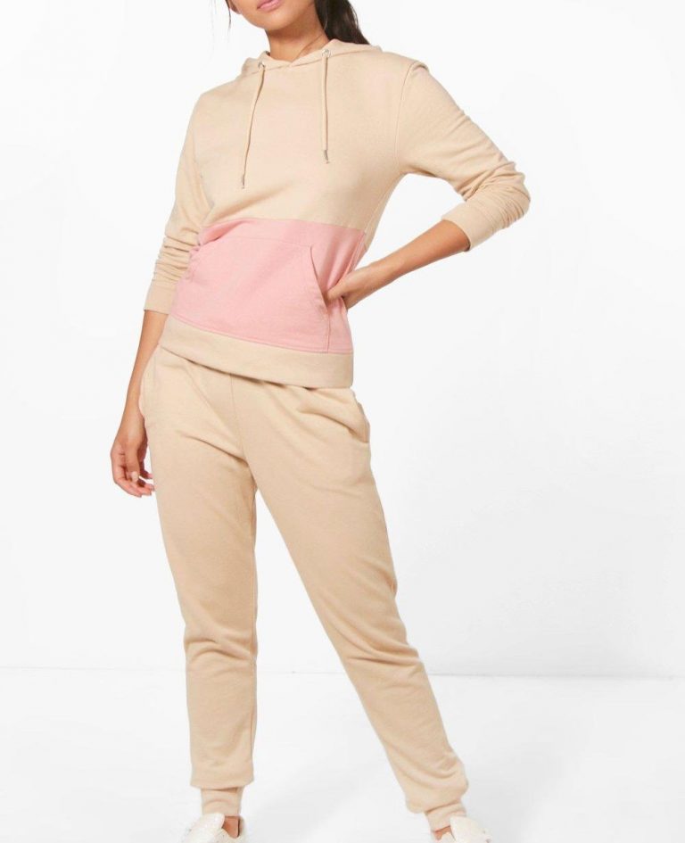high-quality-women-hooded-personalization-tracksuit-ro-3287-20-_1_-768x945-1.jpg Sweetsuit - Image 1